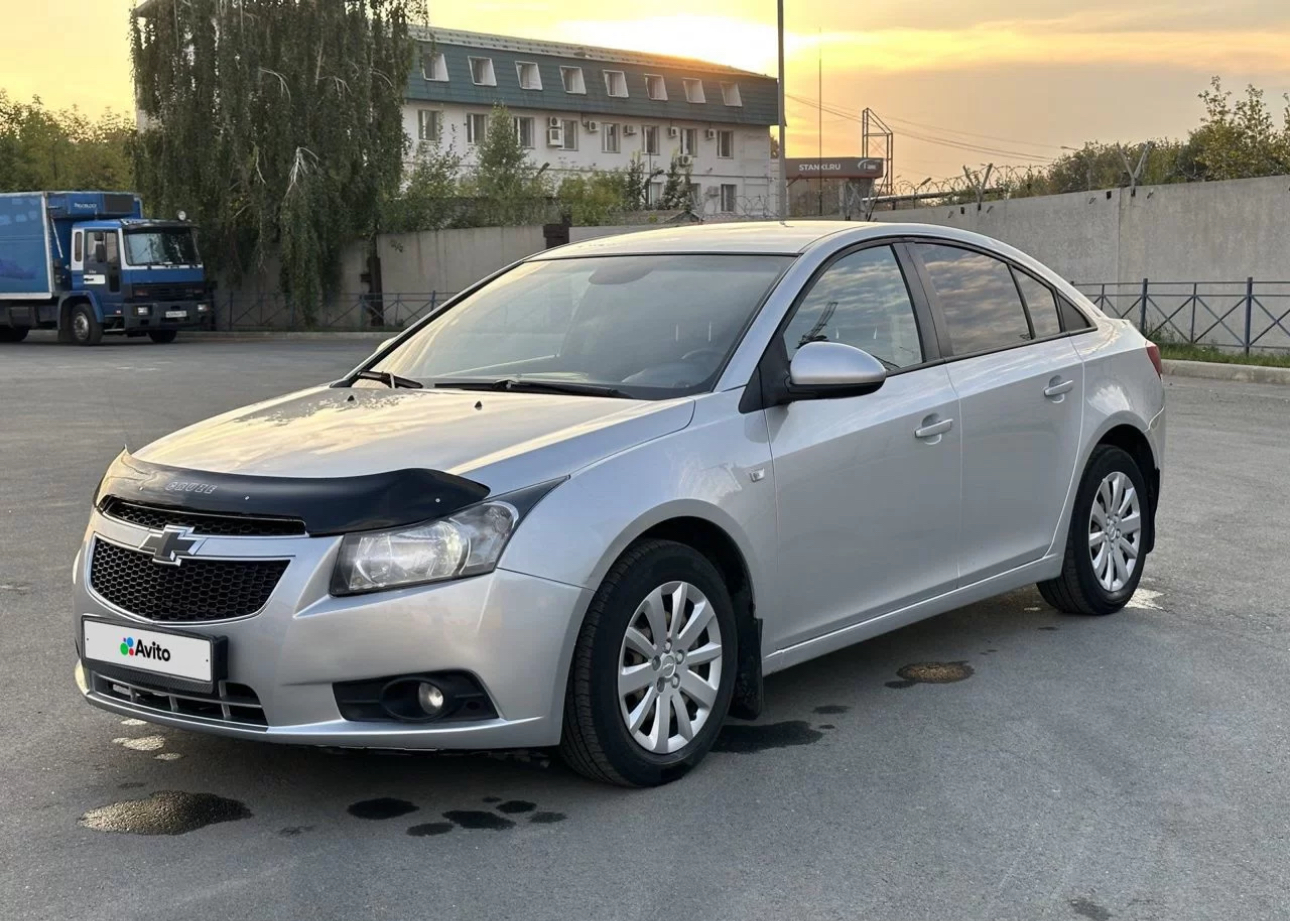 автомобиль Chevrolet Cruze 2011