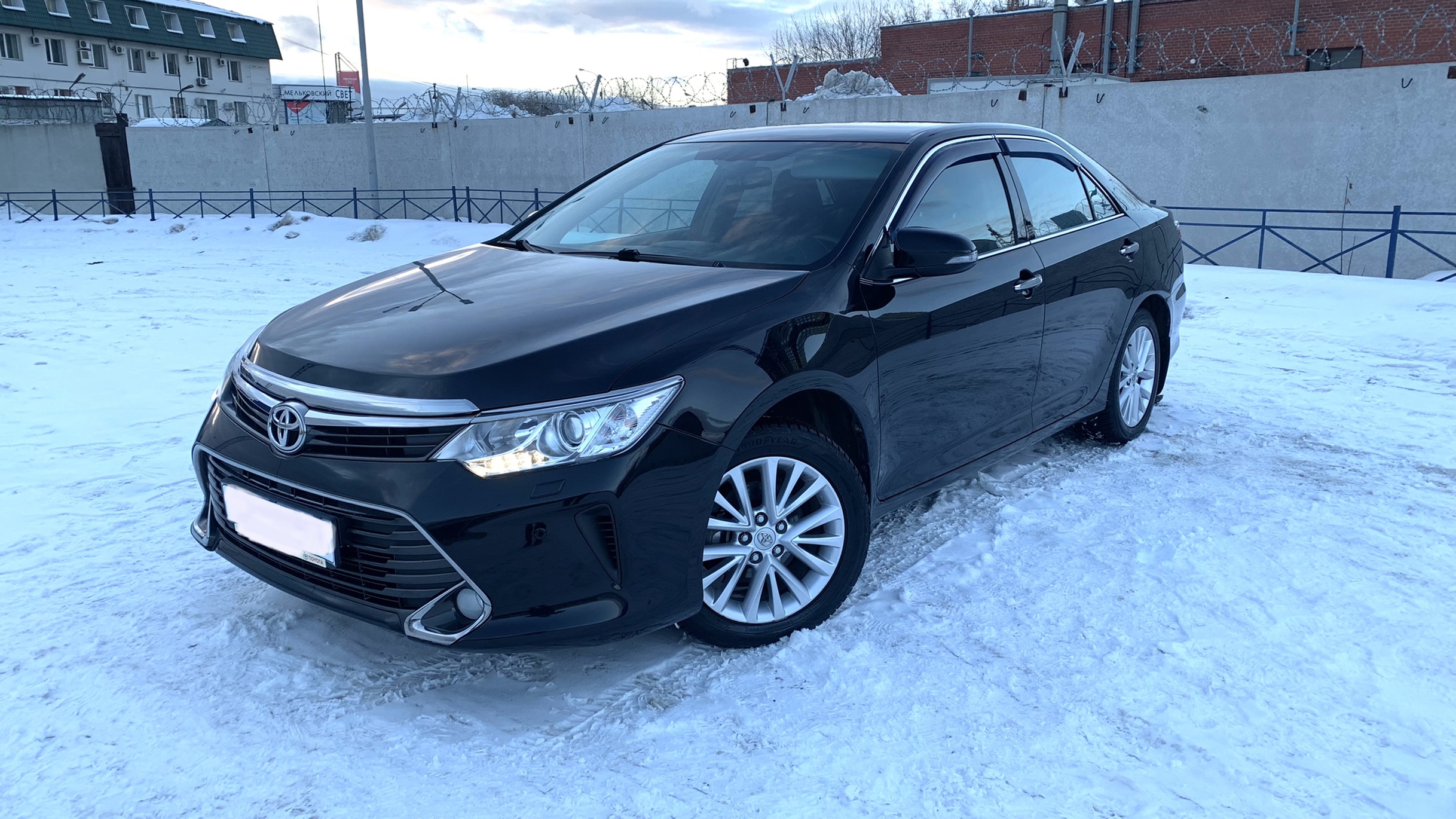 автомобиль Toyota Camry 2016