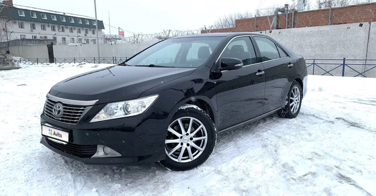 автомобиль Toyota Camry 2011