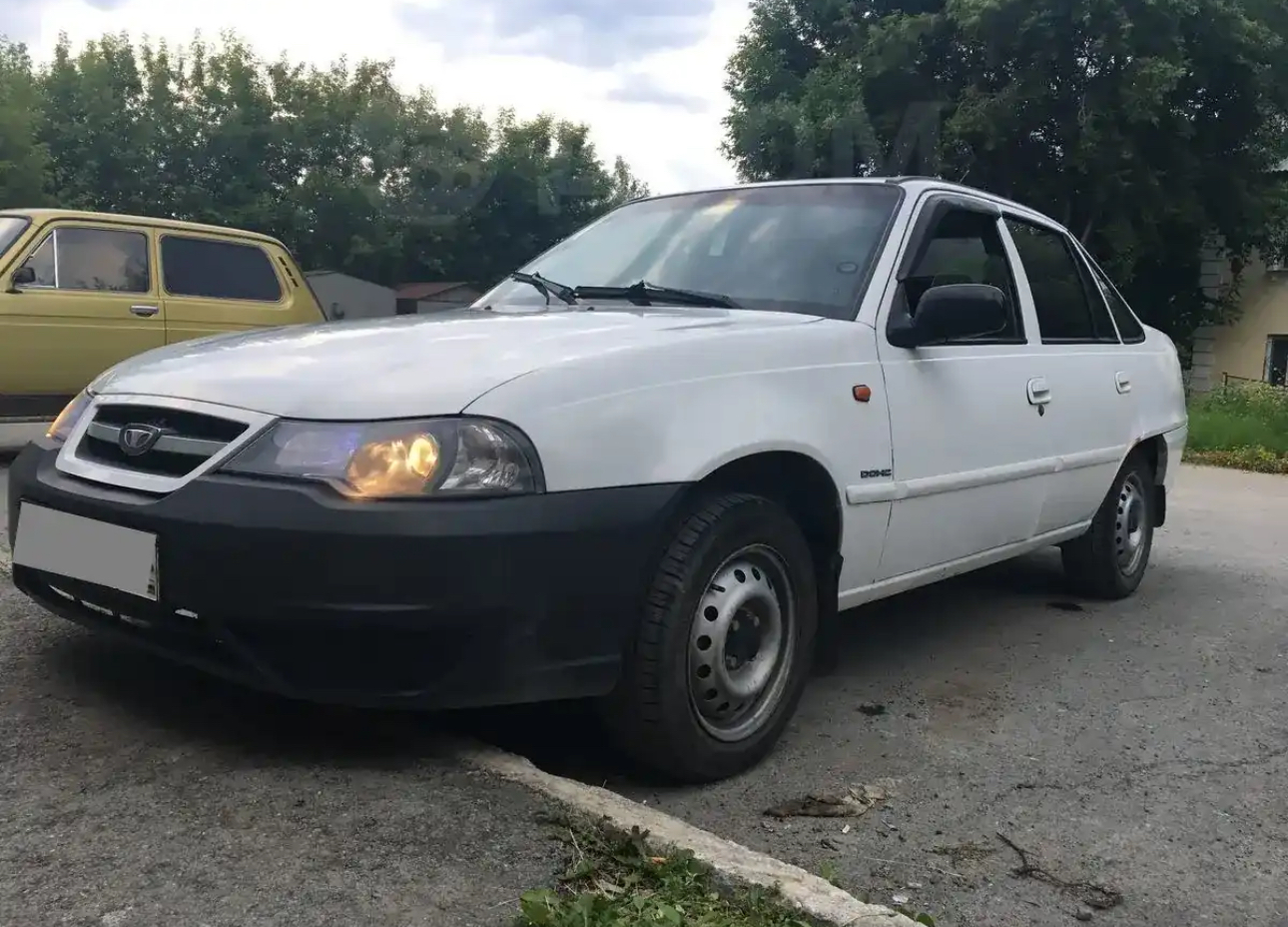 автомобиль Daewoo Nexia 2010